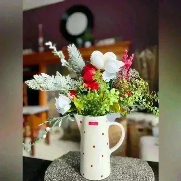 🎄NEW Holiday Arrangement - Beautiful Faux Floral Pitcher Centerpiece - Picture 13 of 17